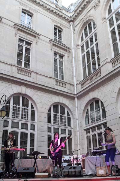 EDH - 2012-09-01 - PARIS - Cour de la Mairie du 11e - 